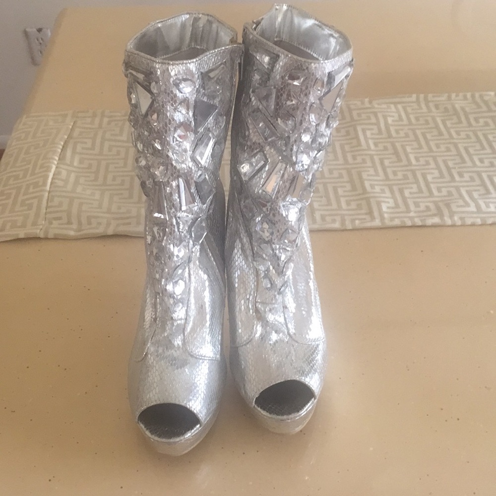 Platforms ankle booties